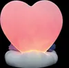 A heart-shaped lamp with characters from Lilo & Stitch sitting on a cloud base. Anteprima dell’immagine prodotto
