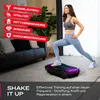 A woman is performing a lunge exercise on a vibrating fitness plate in a living room setting. Produktbild-Vorschau