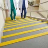 QUEST Samolepiaci protišmykový schodiskový výstražný profil Náhľad obrázku produktu 9