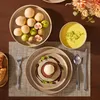 Ein-Personen-Geschirr-Set. Mit Supp, Gemüse und Dessert. Zum Essen am Tisch. Náhled obrázku produktu
