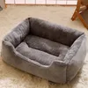 A plush pet bed is placed on a fluffy rug. Produktbild-Vorschau