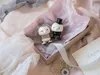 A wedding-themed gift box with bride and groom figurines, a card, and jewelry. Produktbild-Vorschau