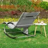 SoBuy Schaukelstuhl OGS28-HG in entspannter Position neben Tisch Voir les images du produit