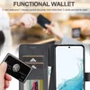 A person is holding a black wallet case with card slots and a phone inside, with text overlay describing its functionality. Produktbild-Vorschau