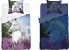 Two sets of bedding with horse motifs, one in daylight and one in a darker, glowing effect. Náhled obrázku produktu