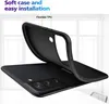A black phone case is shown being flexed over a black smartphone. Voir les images du produit