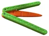 A close-up, isolated shot of a novelty carrot-shaped knife. Voir les images du produit