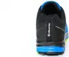 The back view of a blue and black athletic shoe. Voir les images du produit