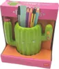 A green ceramic cactus-shaped pen holder filled with colored pencils and a pen, presented in its retail packaging. Voir les images du produit