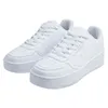 A pair of white Champion platform sneakers. Produktbild-Vorschau