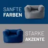 A split image showing two beanbag chairs. The top half is blue with the text "SANFTE FARBEN" and a gray beanbag chair. The bottom half is gray with the text "STARKE AKZENTE" and a blue beanbag chair. Anteprima dell’immagine prodotto