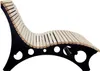 A modern outdoor chaise lounge chair with a curved wooden slatted seat and a black metal frame, shown against a white background. Voir les images du produit