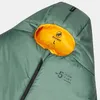 Der Mammut Comfort Fiber Bag -5C Schlafsack in grün mit orangefarbenem Innenfutter und Reißverschluss. Podgląd zdjęcia produktu