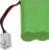 A close-up of a green battery pack with red and black wires leading to a white connector. Voir les images du produit