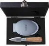 A Laguiole oyster knife and its case are displayed in a black box. Voir les images du produit