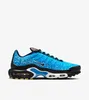 A side view of a blue Nike Air Max Plus sneaker with a speckled pattern. Anteprima dell’immagine prodotto