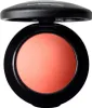 A MAC blush compact with the lid open, showing the coral-colored blush. Voir les images du produit