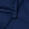 A close-up view of the stitching and fabric of a dark blue weighted blanket. Náhled obrázku produktu
