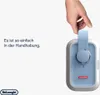 A hand holding a portable device with the DeLonghi logo. Voir les images du produit