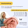A woman is holding a folded duvet. The image contains instructional and marketing text. Produktbild-Vorschau