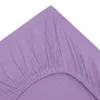 A close-up view of a purple fitted sheet, showing the elasticized edge and fabric texture. Produktbild-Vorschau