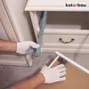 Hands wearing white gloves are assembling a drawer slide for a piece of furniture. One slide is partially installed in the furniture, and another slide is held near a drawer component. Anteprima dell’immagine prodotto