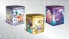 Three Pokemon TCG tins arranged diagonally on a light gray background with repeating Pokemon-themed icons. Náhled obrázku produktu