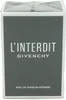 A close-up of a perfume box. Voir les images du produit