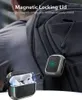 A person wearing a backpack with an AirPods Pro case attached. Anteprima dell’immagine prodotto