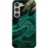 A smartphone case with a marble-like design featuring green and gold swirls. Produktbild-Vorschau