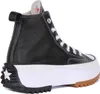 A side view of a black Converse Run Star Hike Platform sneaker. Voir les images du produit