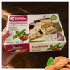 Kandylas Halva mit Mandeln & Stevia 400 g Verpackung in der Hand gehalten Produktbild-Vorschau