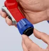 A person's hands are holding and adjusting a pipe cutter. Produktbild-Vorschau