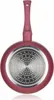 The underside of a red frying pan with a silver, patterned bottom and a red handle. Anteprima dell’immagine prodotto
