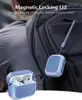 A person wearing a backpack with an AirPods Pro case attached. Anteprima dell’immagine prodotto
