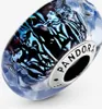 Close-up of a Pandora charm with dark blue murano glass and silver accents. Anteprima dell’immagine prodotto