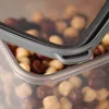 A close-up view of the lid and seal of a food storage container filled with cereal. Anteprima dell’immagine prodotto