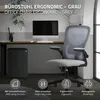 An office chair is shown in a home office setting with a desk and computer. Produktbild-Vorschau