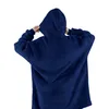 A person wearing a dark blue hooded blanket from the back, pulling the hood strings. Produktbild-Vorschau