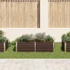 Three brown raised garden beds filled with plants are arranged on a green lawn in front of a wooden fence and a cream-colored wall. Podgląd zdjęcia produktu