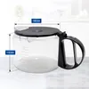 A clear, well-lit studio shot of a coffee pot with measurement markings, set against a blurred kitchen background. Anteprima dell’immagine prodotto