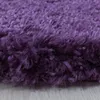 A close-up view of a fluffy purple rug with a high pile. Anteprima dell’immagine prodotto