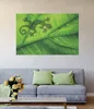 Wallario Poster - Gecko Schatten auf grünem Blatt - Umriss, Produktbild-Vorschau 2