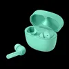 A pair of green wireless earbuds and their charging case are displayed against a black background. Voir les images du produit