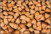 Wallario Wandbild Holzstapel gehackt - Holzscheite für den Produktbild-Vorschau 1