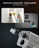 A marketing image showing a security camera with a breakdown of its lenses and two split images demonstrating its 2K video quality and night vision capabilities. Produktbild-Vorschau