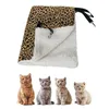 A leopard-print pet hammock with a fluffy white interior is shown above four kittens sitting in a row. Produktbild-Vorschau
