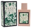 Gucci Bloom Acqua di Fiori Eau de Toilette in rosa Flakon mit floralem Etikett, daneben passende grün-beige Box mit Blumen- und Schmetterlingsmuster. Produktbild-Vorschau