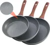 Three frying pans are arranged diagonally on a white background. Anteprima dell’immagine prodotto