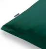 A close-up of a green pillowcase with a small brand tag. Produktbild-Vorschau